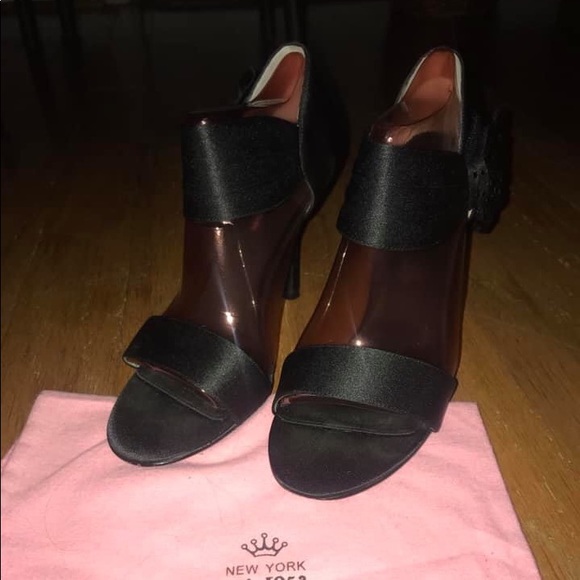 Black Velcro Heel - Picture 2 of 4